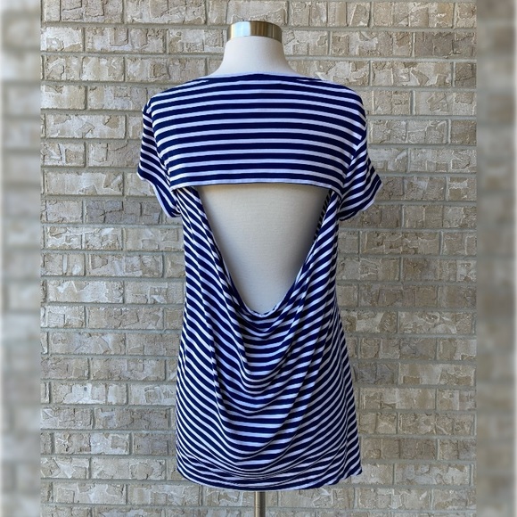 BCBGMaxAzria Open Black Flowy Striped Top S 🌸 - Picture 10 of 11